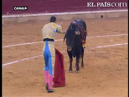 Emocionante quinta jornada de feria con la vuelta de El Tato, a la plaza de la Misericordia, tras nueve años de ausencia. Oreja para El Juli y Daniel Luque en una gran tarde de toros sobre la arena de Zaragoza. <a href=" http://www.elpais.com/toros/feria-del-pilar/"><b>Vídeos de la Feria del Pilar</b></a>