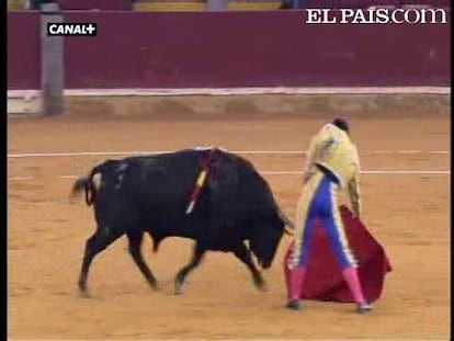 Sexta de Feria que apuntó muchas cosas en el inicio, pero que no remató. Rivera Ordóñez daría el susto en el cuarto, el día de la despedida de Jesús Millán en la plaza de su alternativa, doce años después. <a href=" http://www.elpais.com/toros/feria-del-pilar/"><b>Vídeos de la Feria del Pilar</b></a>