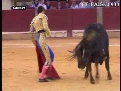 La séptima de la feria no pasará a la historia. Descastada corrida de las reses de Valdefresno ante la terna compuesta por los toreros triunfadores en Madrid. Serranito, suplió las horas previas al festejo a un Uceda Leal convaleciente.<a href=" http://www.elpais.com/toros/feria-del-pilar/"><b>Vídeos de la Feria del Pilar</b></a>