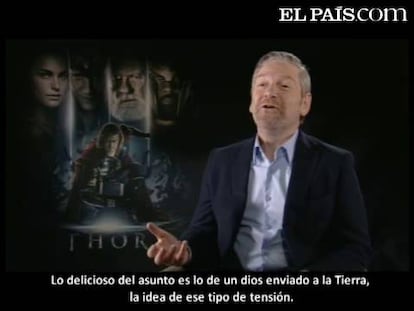 El director británico habla con EL PAÍS sobre la adaptación al cine del personaje Thor, uno de los personajes más emblemáticos de la Marvel. Branagh habla sobre cómo llegó al proyecto, sobre sus actores protagonitas, Chris Hemsworth, Anthony Hopkins y Natalie Portman y sobre el creador del personaje, Stan Lee.