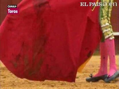 El mal juego de los toros impidió la triunfal confirmación de El Juli tras sus éxitos anteriores; sus compañeros de terna, Miguel Angel Perera y Daniel Luque, pasaron desapercibidos. <a href="http://www.elpais.com/toros/feria-de-abril/"><b>Vídeos de la Feria de Abril</b></a>