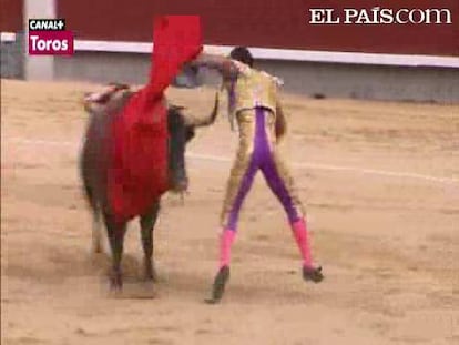 Los toros, muy bien presentados, resultaron imposibles para el toreo actual. El público abroncó injustamente a Rafaelillo y silenció la labor de Robleño y Alberto Aguilar.<a href="http://www.elpais.com/toros/feria-de-san-isidro/"><b>Vídeos de la Feria de San Isidro</b></a>   