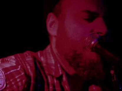 Estrenamos 'Con el corazón en la mano', nuevo clip de Eladio y los seres queridos