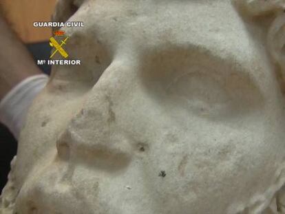 La Guardia Civil recupera en Sevilla un busto de mármol de Marco Aurelio