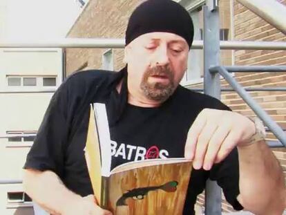 El poeta Carlos Salem lee su obra