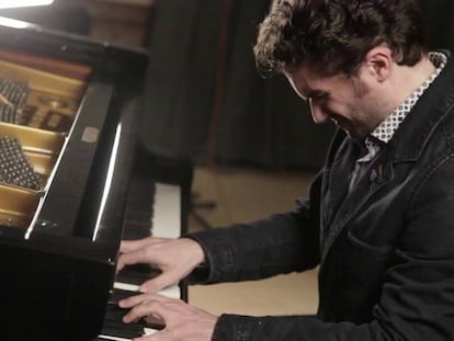 El pianista Eduardo Fernández, tocando en las Furious Sessions.