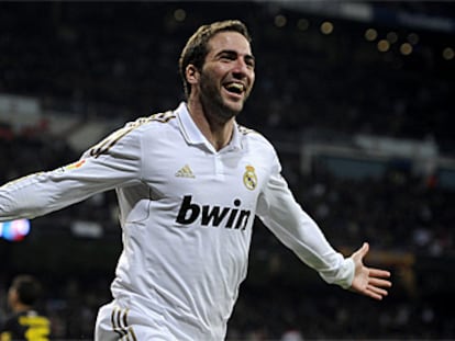 El Madrid golea con esmoquin