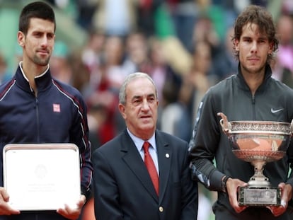 Nadal y Djokovic posan con sus respectivos trofeos