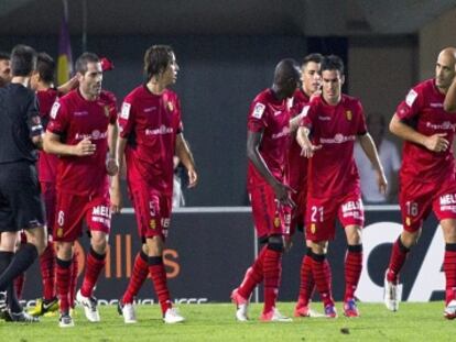 Los jugadores del Mallorca celebran el tanto de Víctor.