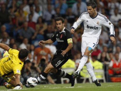 Cristiano marca el segundo gol del Madrid.