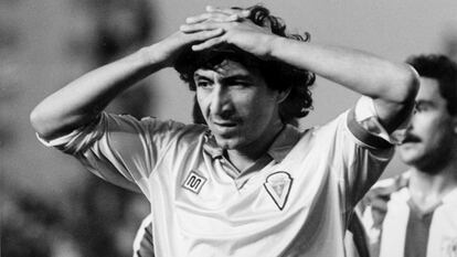 Mágico Gonzalez, durante un partido con el Cádiz.
