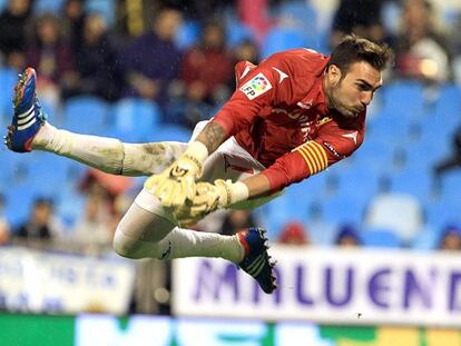 Roberto Jiménez encaja el tercer gol del Deportivo