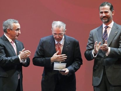 Jacques Rogge, entre Alejandro Blanco y el Príncipe Felipe.