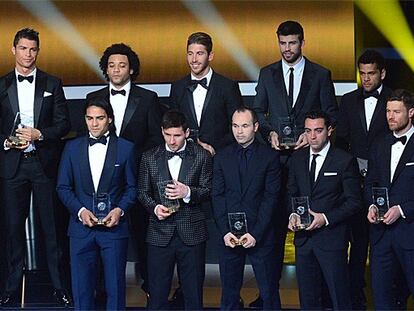De izquierda a derecha, y de arriba abajo, Cristiano, Marcelo, Sergio Ramos, Piqué, Alves, Casillas; Falcao, Messi, Iniesta, Xavi y Xabi Alonso. / AFP