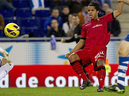 Giovani Dos Santos marca ante el Espanyol.