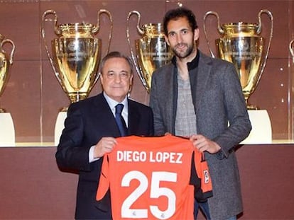 Florentino y Diego López, en el Bernabéu.