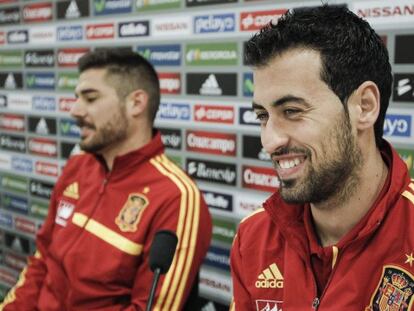 Busquets y Javi García, durante la rueda de prensa.