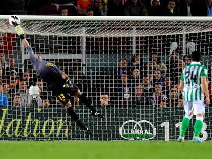 Rubén Pérez marca el segundo gol del Betis.