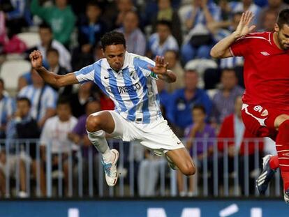 Weligton y Negredo, durante el Málaga-Sevilla