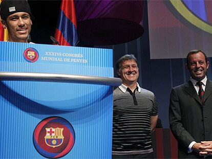 Neymar, Martino y Rosell, durante el Congreso Mundial de Peñas de hoy.