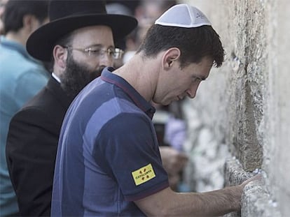 Messi junto al Muro de las Lamentaciones en Jerusalén.