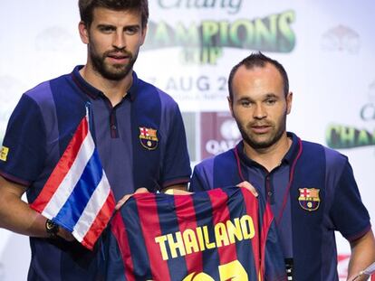 Piqué e Iniesta, en Thailandia./ Foto: AFP/ Vídeo: REUTERS-LIVE