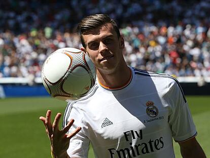 Bale posa durante su presentación.
