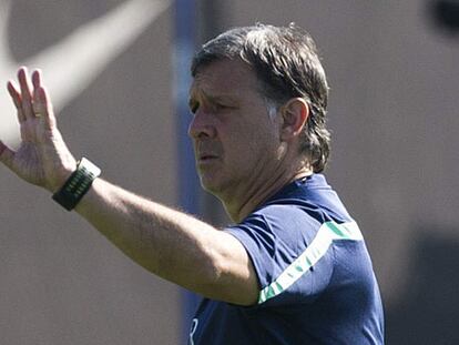 Tata Martino, durante el entrenamiento de hoy.