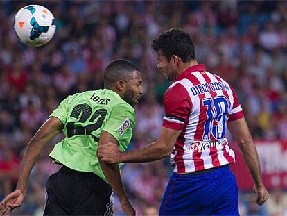 Diego Costa cabecea ante Loties. VÍDEO: EL PAÍS.