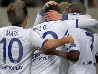 Los jugadores del Chelsea celebran uno de sus goles.