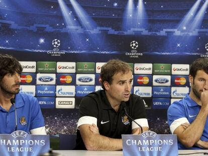 Arrasate, Martínez y Agirretxe, durante la rueda de prensa.