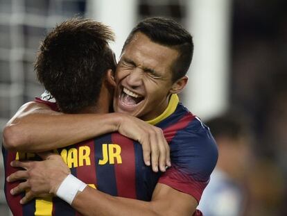 Neymar y Alexis celebran el gol del Barça.