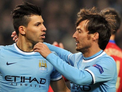 Agüero y Silva celebran el gol del argentino al CSKA de Moscú.