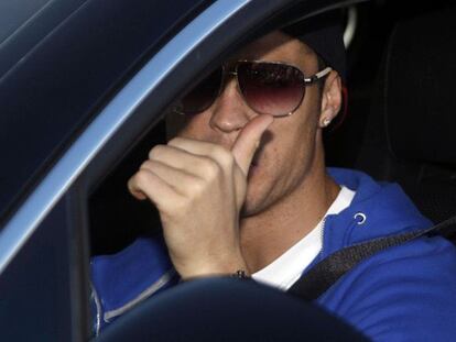 Cristiano Ronaldo, a la salida del examen médico en La Moraleja