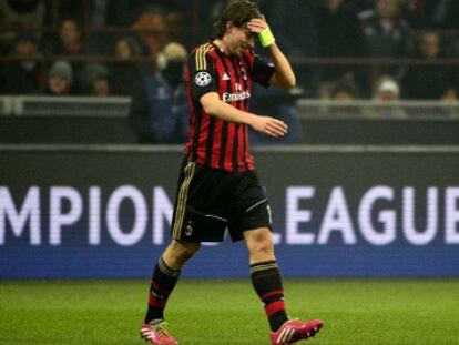 Montolivo reacciona tras su expulsión.