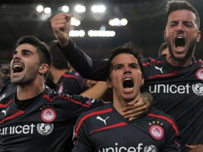 Saviola celebra un gol del Olympiacos