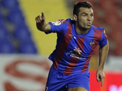 Levante, 2; Elche, 1