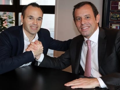 Iniesta y Rosell, tras firmar la renovación