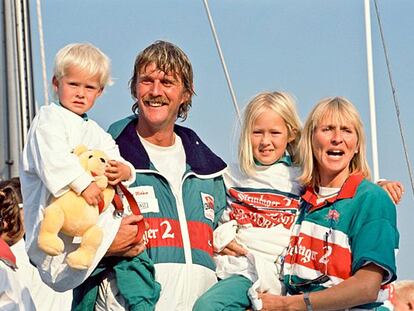 Peter Blake, junto a su esposa y sus hijos en Southampton.