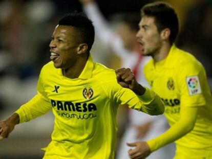 Uche, junto a Moi, tras uno de los goles del Villarreal