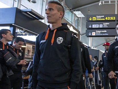 Pereira, Vargas y Keita, en el aeropuerto.