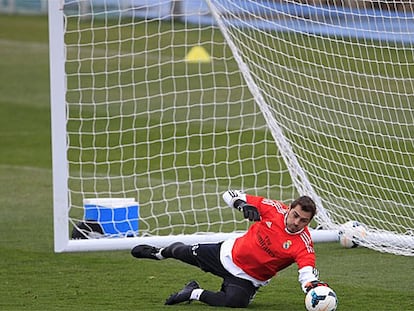 Diego López y Casillas, en un entrenamiento con el Madrid.