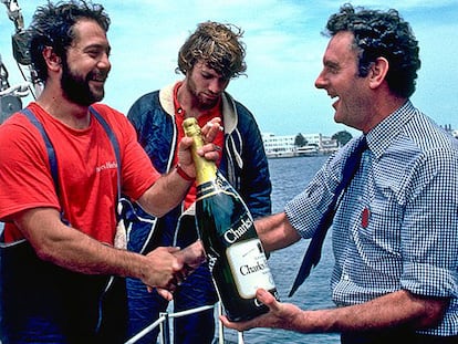 Alain Gabbay, a la izquierda, a su llegada al Mar del Plata en la edición de 1981-1982.