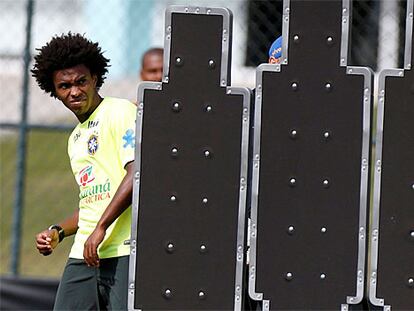 Willian, durante el entrenamiento de Brasil.