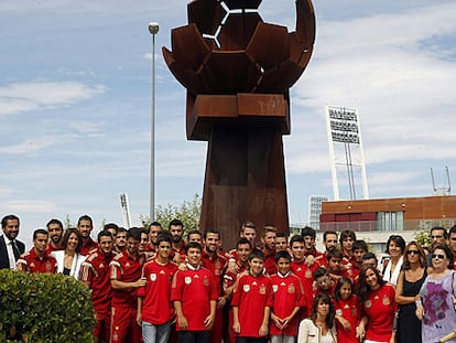 Los internacionales españoles, en la plaza Luis Aragonés.