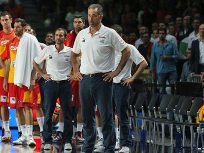 El banquillo español en los últimos momentos del partido.