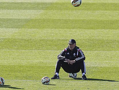 Ancelotti, durante un entrenamiento del Madrid.