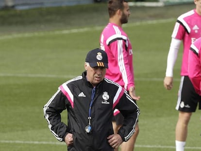 Ancelotti, durante el entrenamiento en Valdebebas / Foto: EFE/ Vídeo: ATLAS