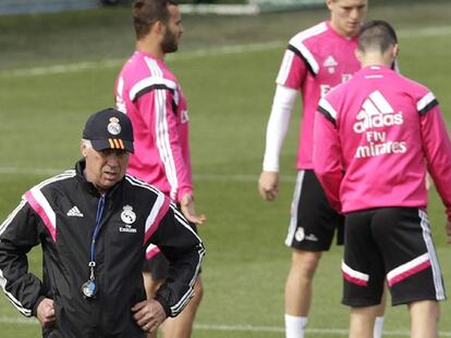 Ancelotti, durante el entrenamiento en Valdebebas / Foto: EFE/ Vídeo: ATLAS