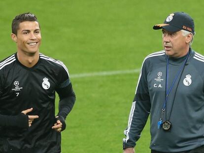 Ancelotti en el entrenamiento de ayer con Cristiano Ronaldo.